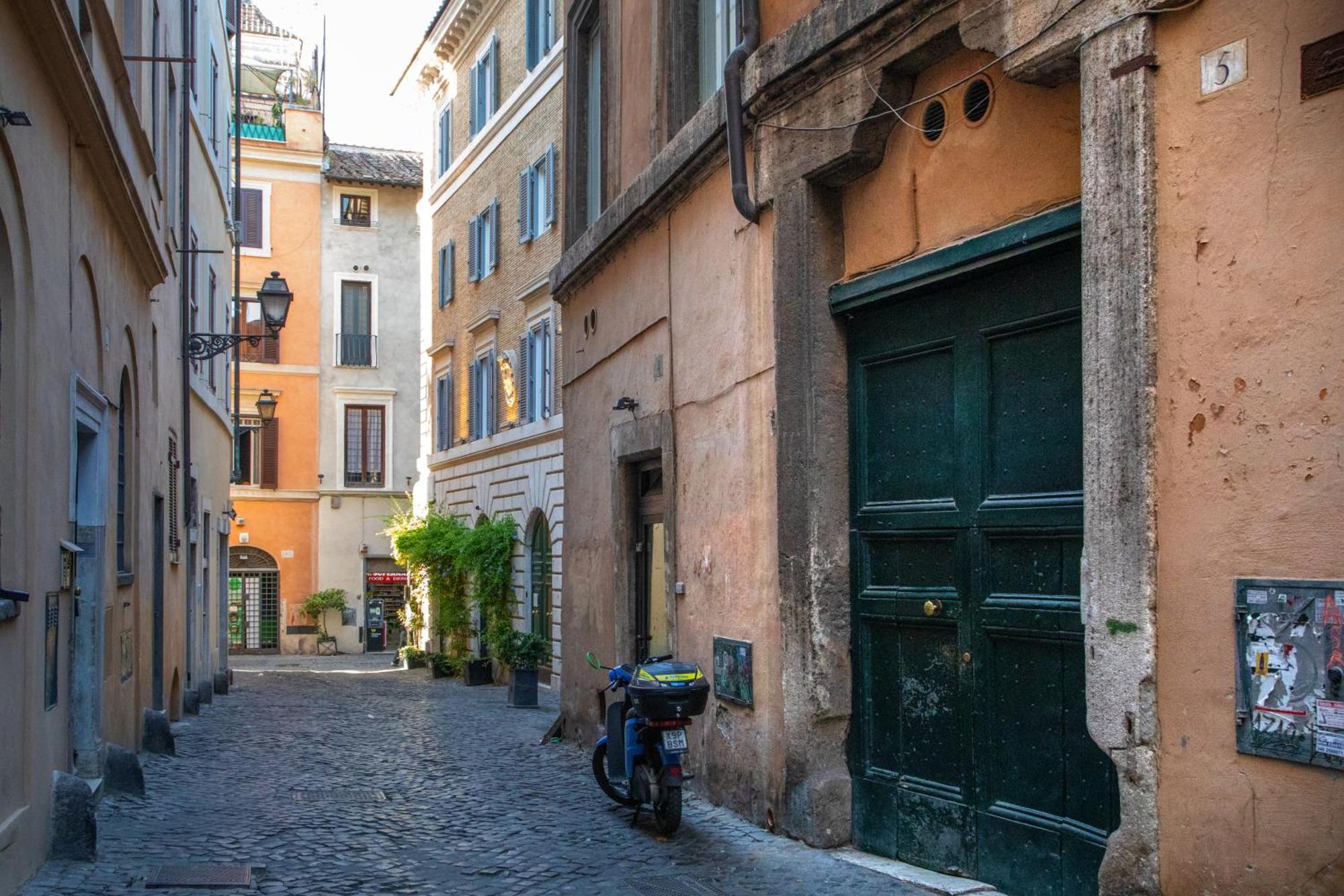 The Right Place 4U Navona Luxury Rooms — Photos 2